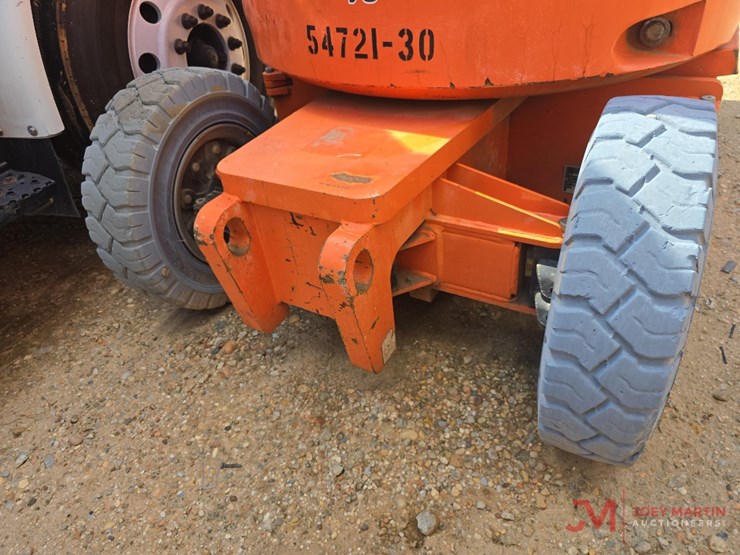 2012-jlg-e300ajp-image-9