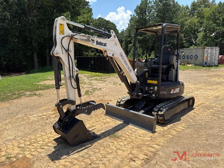 2021-bobcat-e26-image-2