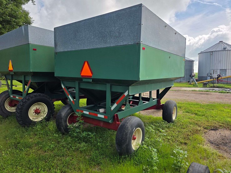 dakon-gravity-box-on-dakon-model-1212-running-gear,-extendable-hitch,-12.5-15-tires-on-8-bolt-rims,-image-17