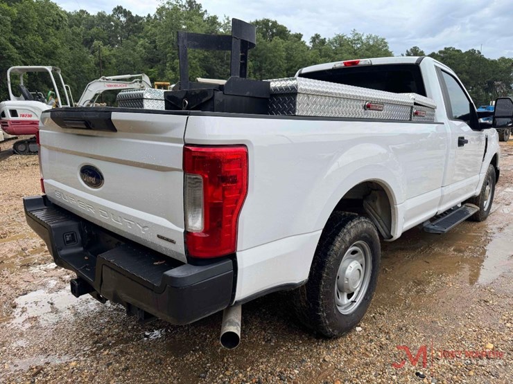 2017-ford-f250-xl-image-3
