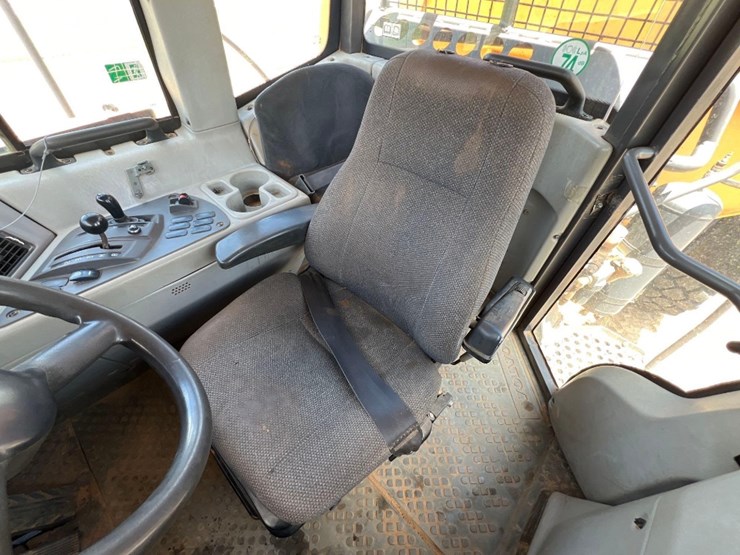 2012-volvo-a40f-image-29