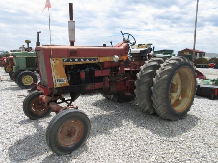 ih-farmall-706-tractor-image-1