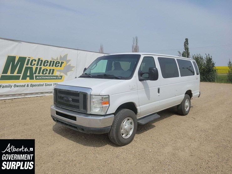 2013-ford-cargo-image-1