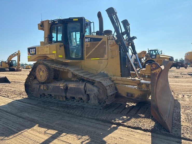 caterpillar-d6t-xl-image-4