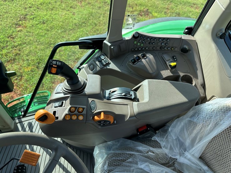 2024-john-deere-6140m-image-21