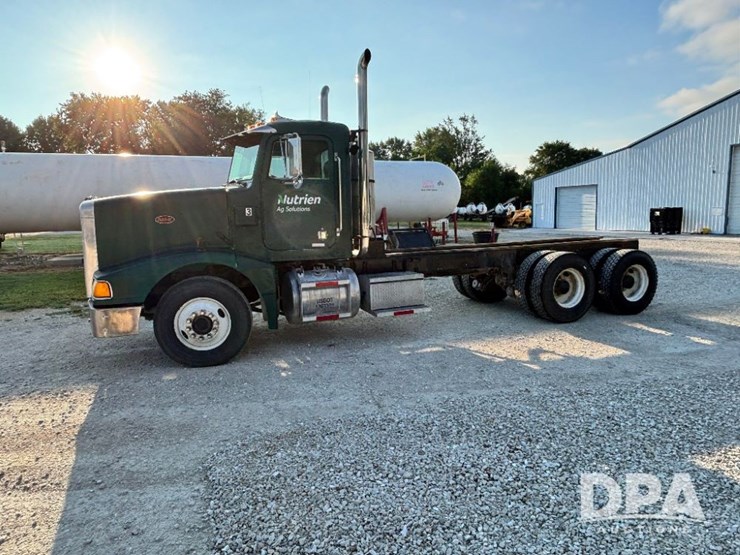 1993-peterbilt-377-image-13