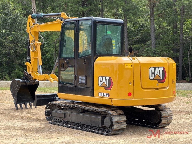 2021-caterpillar-305-image-1