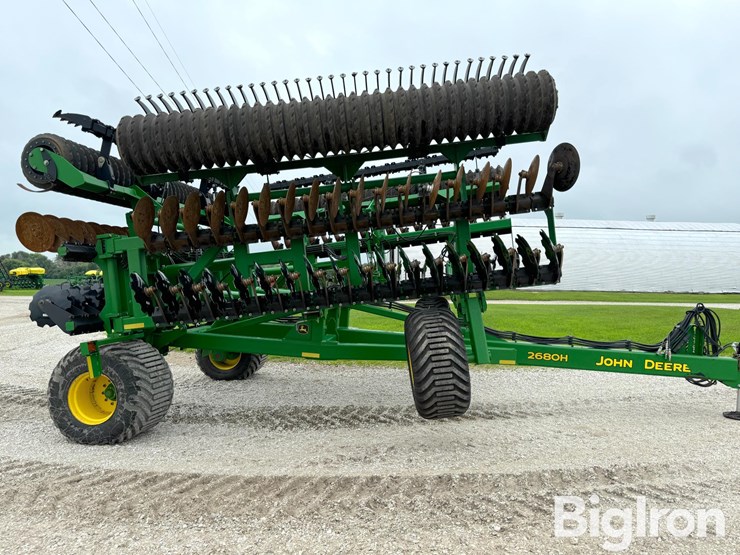 2023-john-deere-2680h-image-3