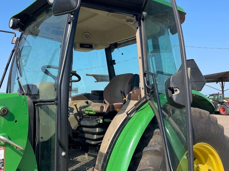 2015-john-deere-6115d-image-31