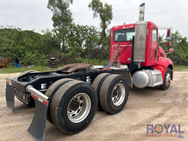 2009-peterbilt-384-image-3