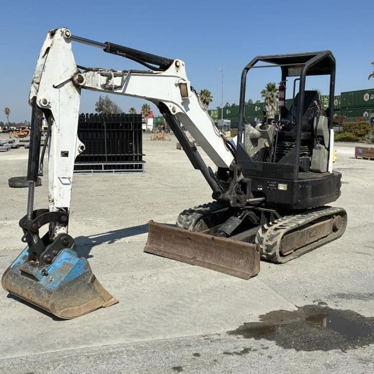 2016 BOBCAT E32