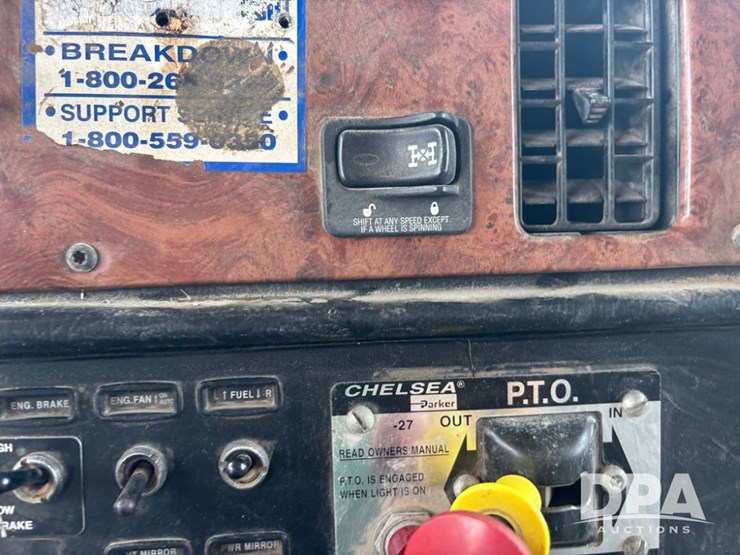 2005-peterbilt-385-image-78