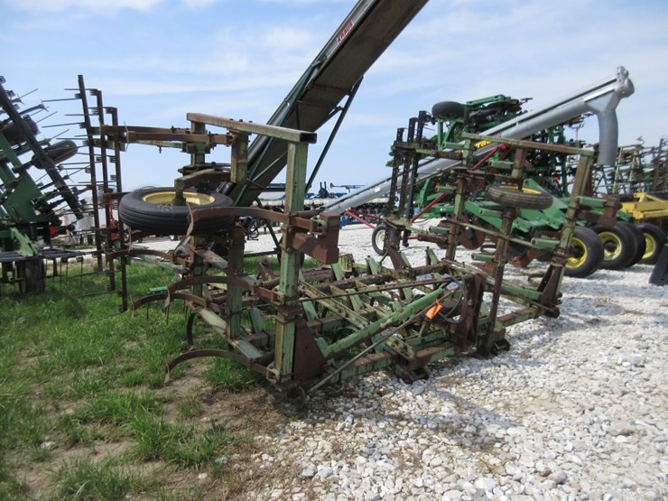 john-deere-1100-image-1