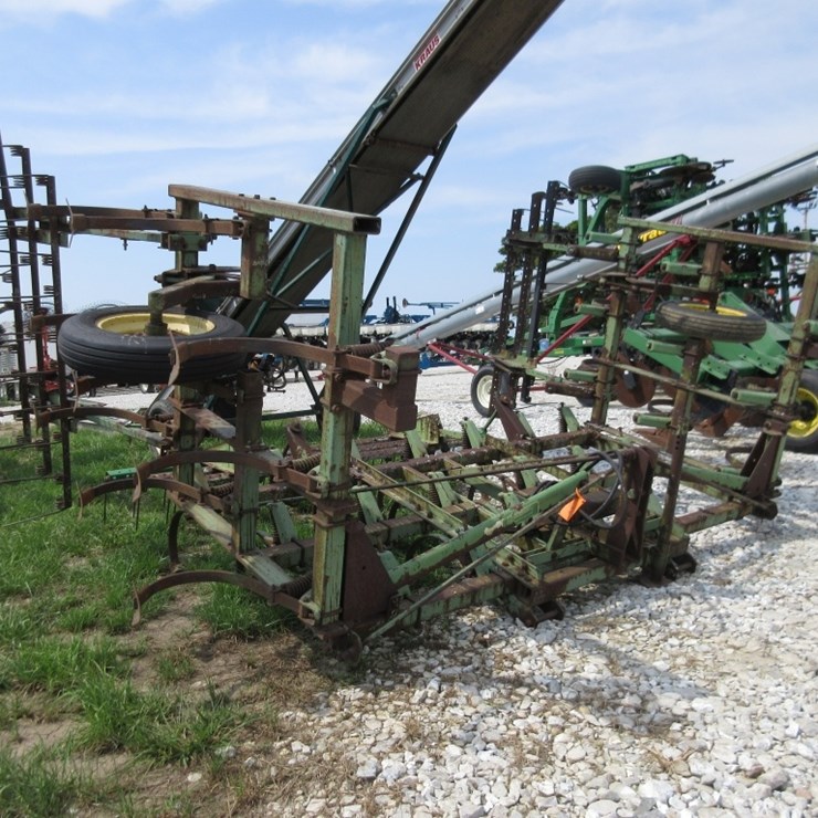 JOHN DEERE 1100