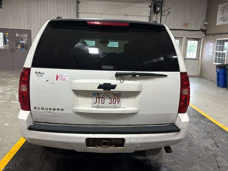 2007-chevrolet-suburban-image-4