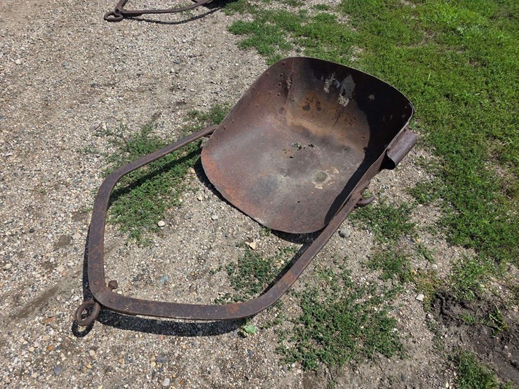 horse-drawn-dirt-mover,-rivets-in-back-image-3