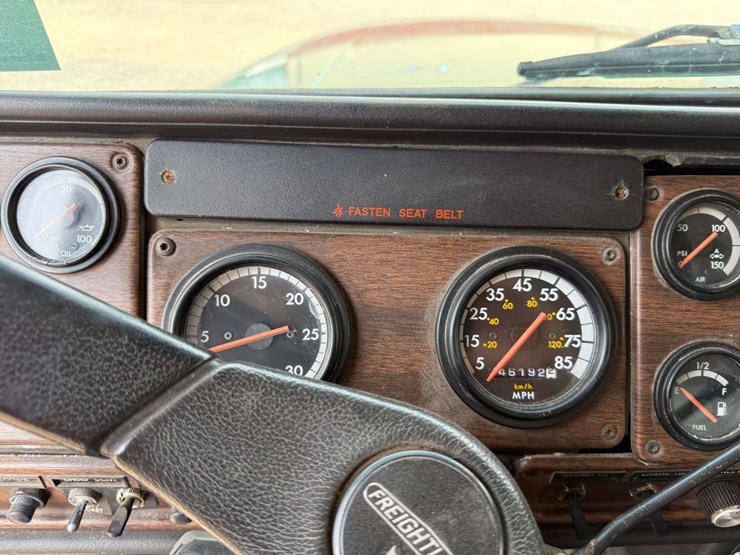 1993-freightliner-fld120-image-44