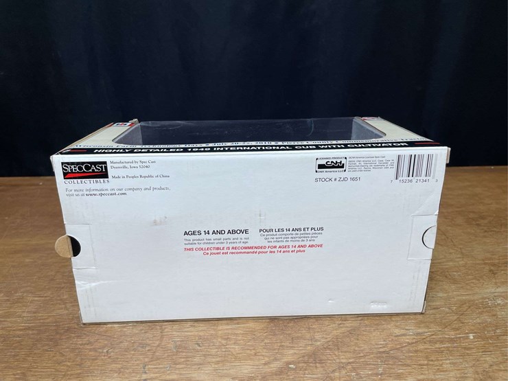 1/16-farmall-cub-w/cultivators-2010-wisconsin-nib-sc-image-7