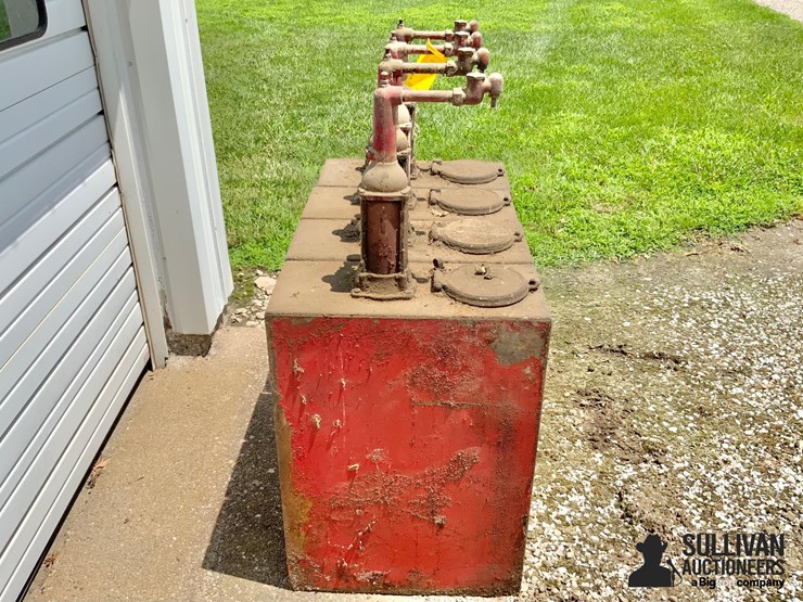 standard-oil-service-steel-rectangular-oil-tanks-w/-hand-pumps-image-4