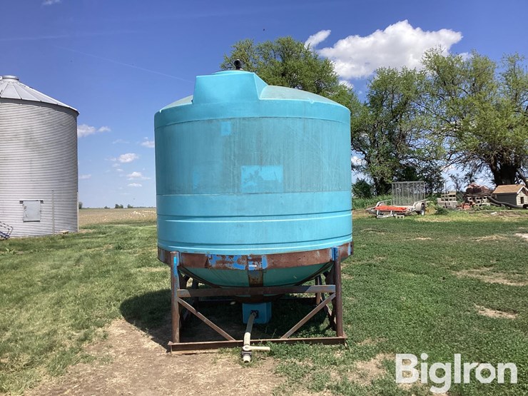 2,300-gallon-poly-tank-w/stand-image-2