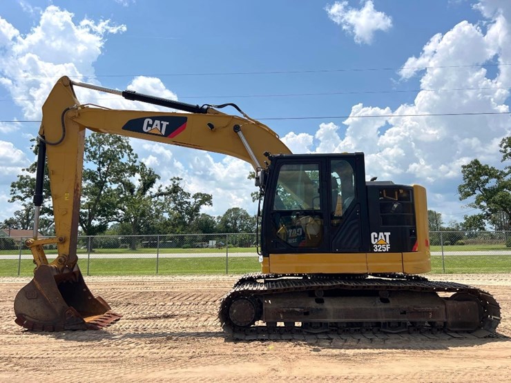 caterpillar-325fl-image-1