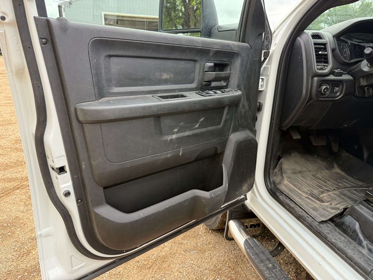 2024-ram-2500-tradesman-image-33