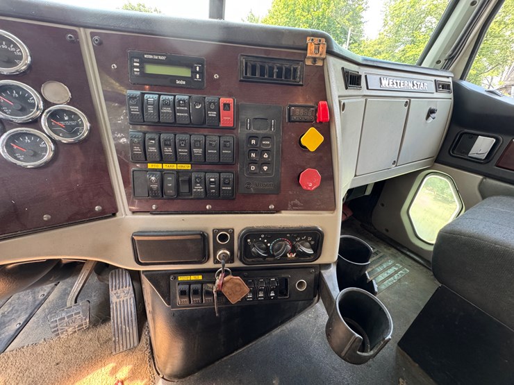 2018-western-star-4700sb-image-52