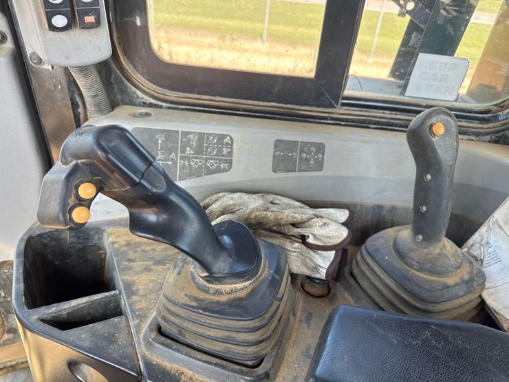 caterpillar-d6t-xl-image-32