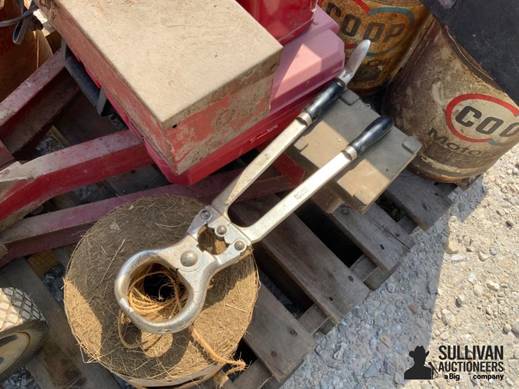 pallet-of-shop-supplies-&-tools-image-11
