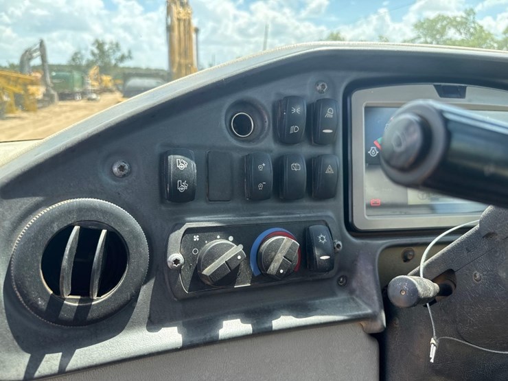 caterpillar-740b-image-27