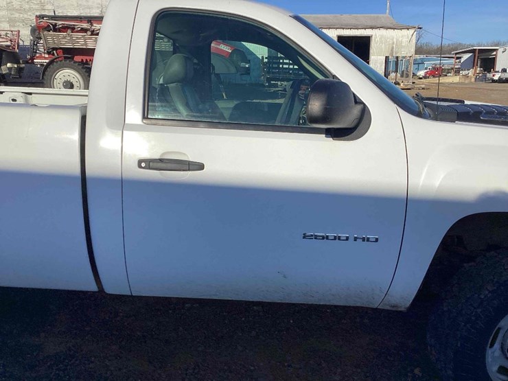 2013-chevrolet-silverado-2500-image-17