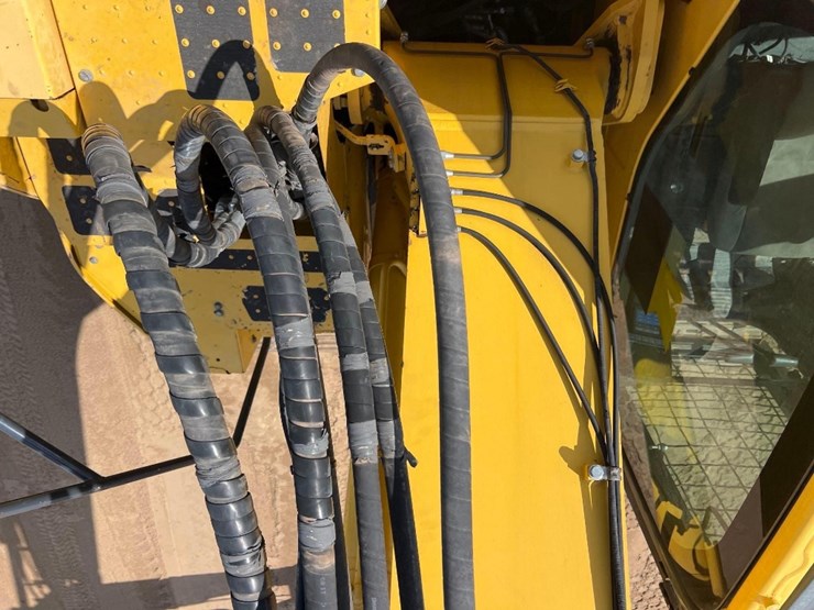 2017-komatsu-pc228us-lc-10-image-33