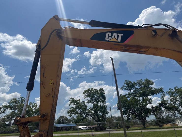 2016-caterpillar-325fl-image-21