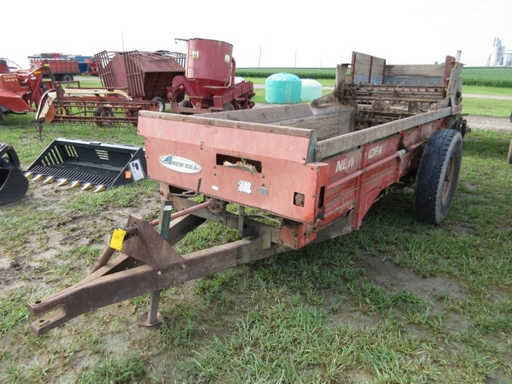 new-idea-manure-spreader-image-1