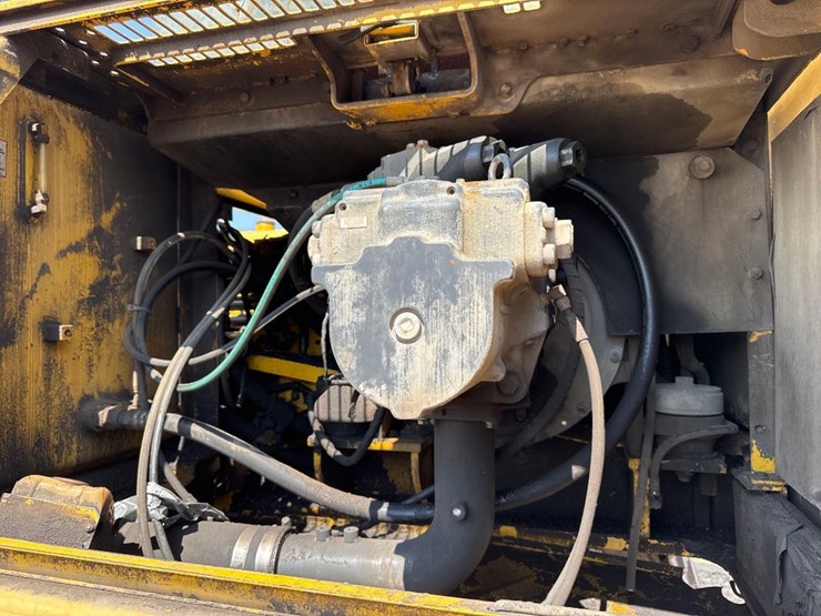 2005-komatsu-pc400-lc-7l-image-16