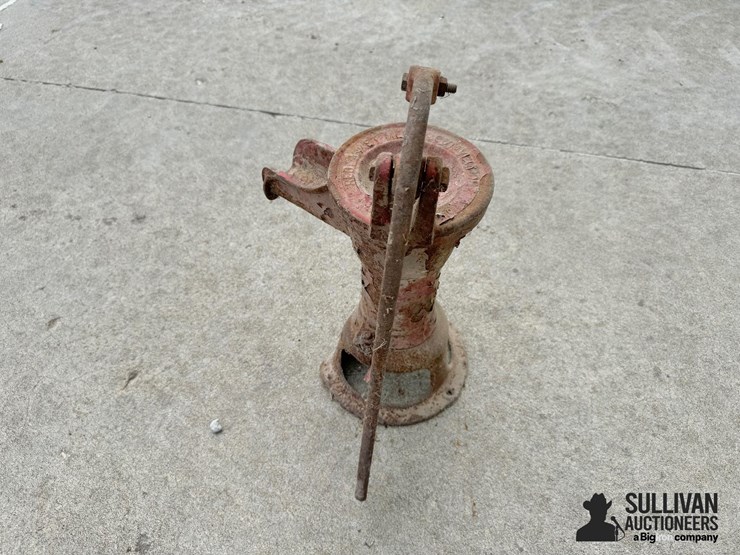 red-jacket-cistern-pump-image-7