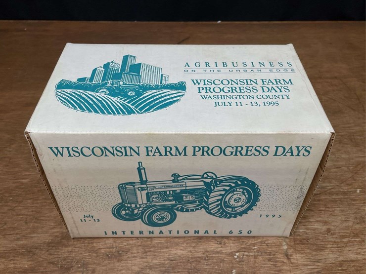 1/16-ih-650-1995-wisconsin-nib-ertl-image-14