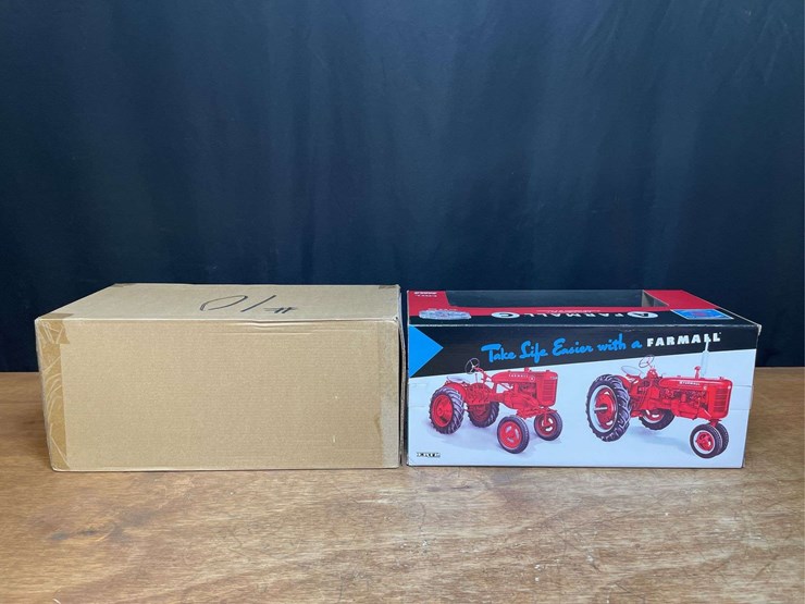 1/16-farmall-a-+-c-set-2016-ihc-wisconsin-nib-ertl-image-6