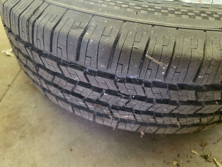 lt225/75r16-tire-on-7-bolt-rim,-new-image-5