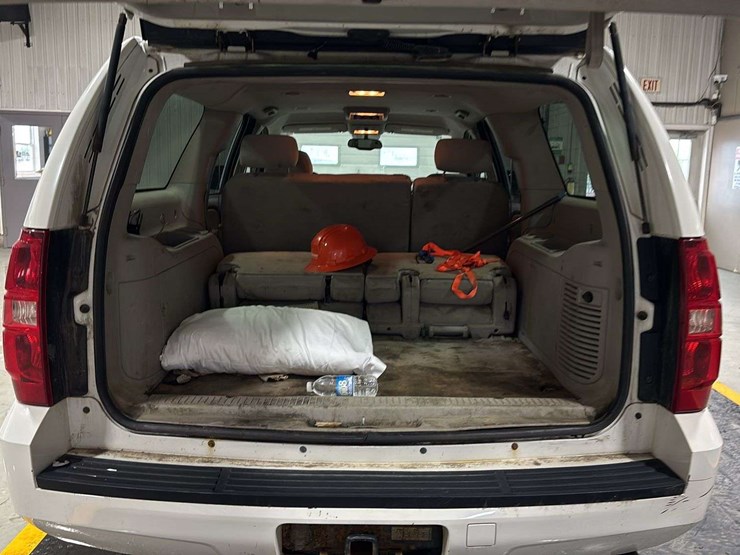 2007-chevrolet-suburban-image-15