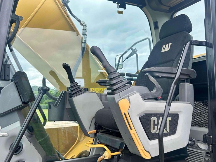 2018-caterpillar-320gc-image-36