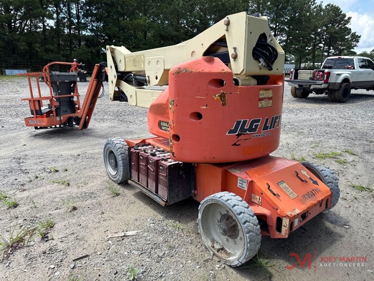 2015-jlg-e400ajpn-image-1