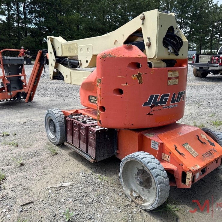 2015 JLG E400AJPN