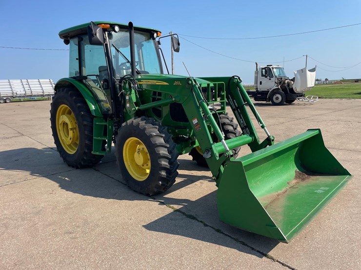 2015-john-deere-6115d-image-4