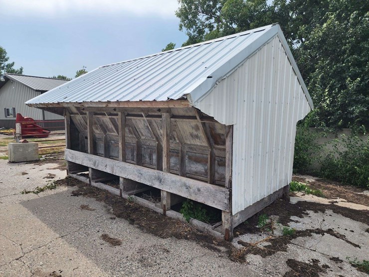 calf/cattle-self-feeder,-approx-18’-x-7’-x-10’-tall,-holds-approx-6-tons-*loading-is-available-image-1