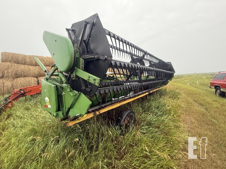 john-deere-220-image-4