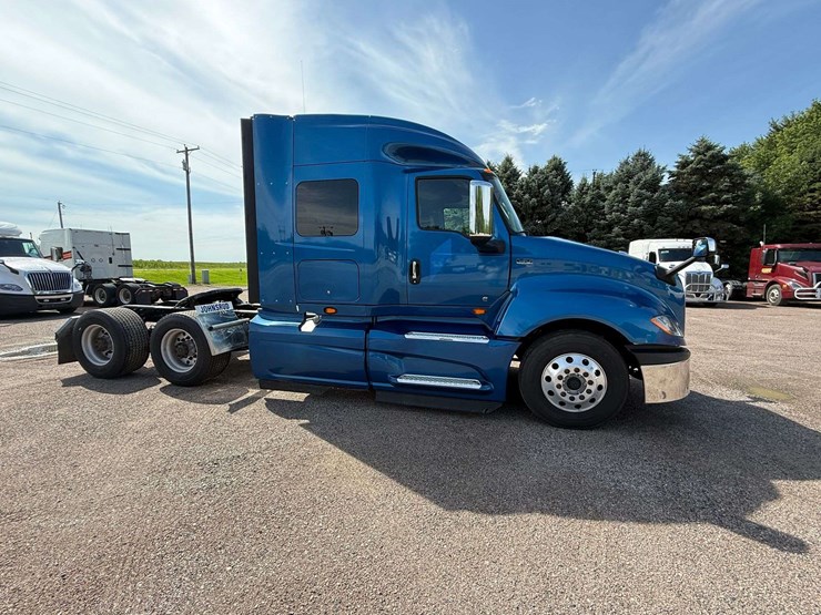 2020-ih-lt625-sleeper-semi,-435,369-miles-on-truck-(complete-overhaul-@-232,740-miles-with-paperwork-image-9