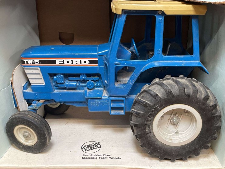 1/12-ford-tw-5-nib-ertl-image-2