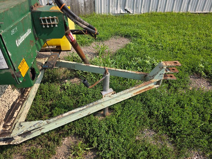 automatic-silage-blower,-set-up-for-high-moisture-corn,-set-up-with-automatic-roller-mill-image-4