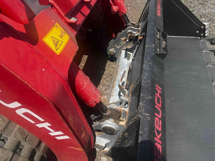 2021-takeuchi-tl12v2-image-17